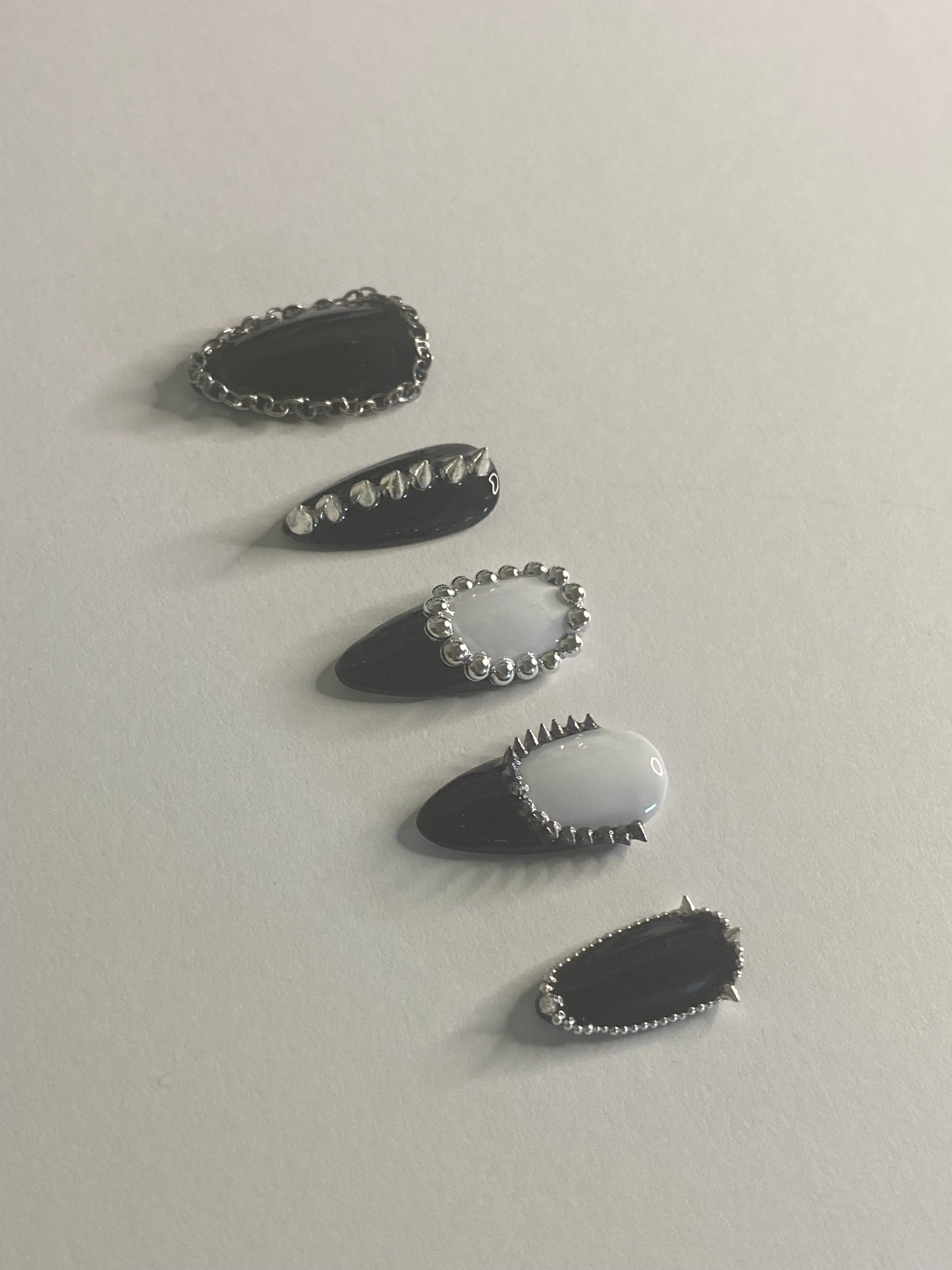 Casual Goth Press-on Nails