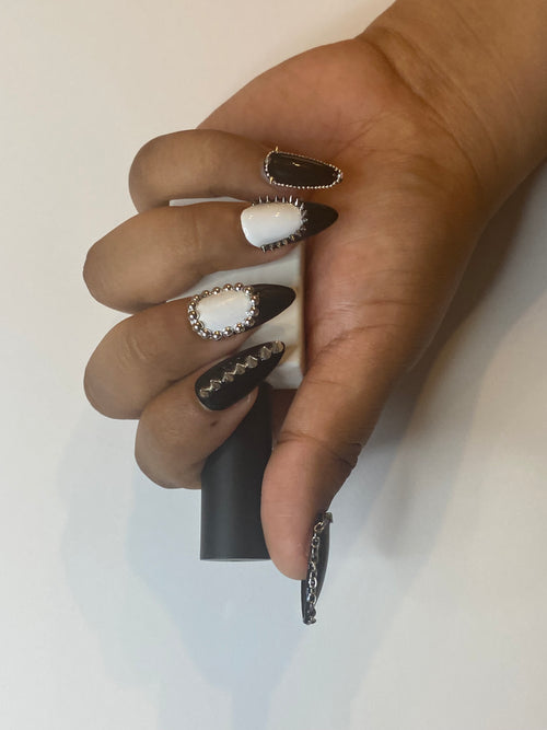 Casual Goth Press-on Nails